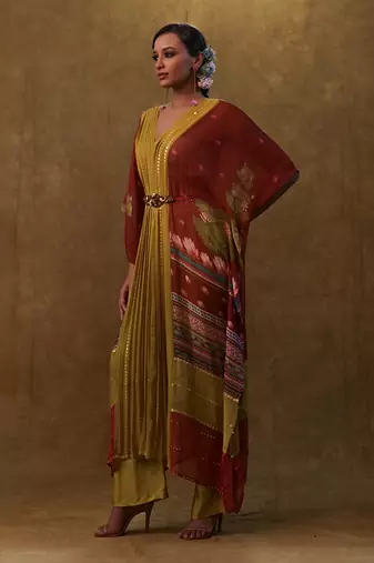Maroon printed kaftan with pants and a separate inner.