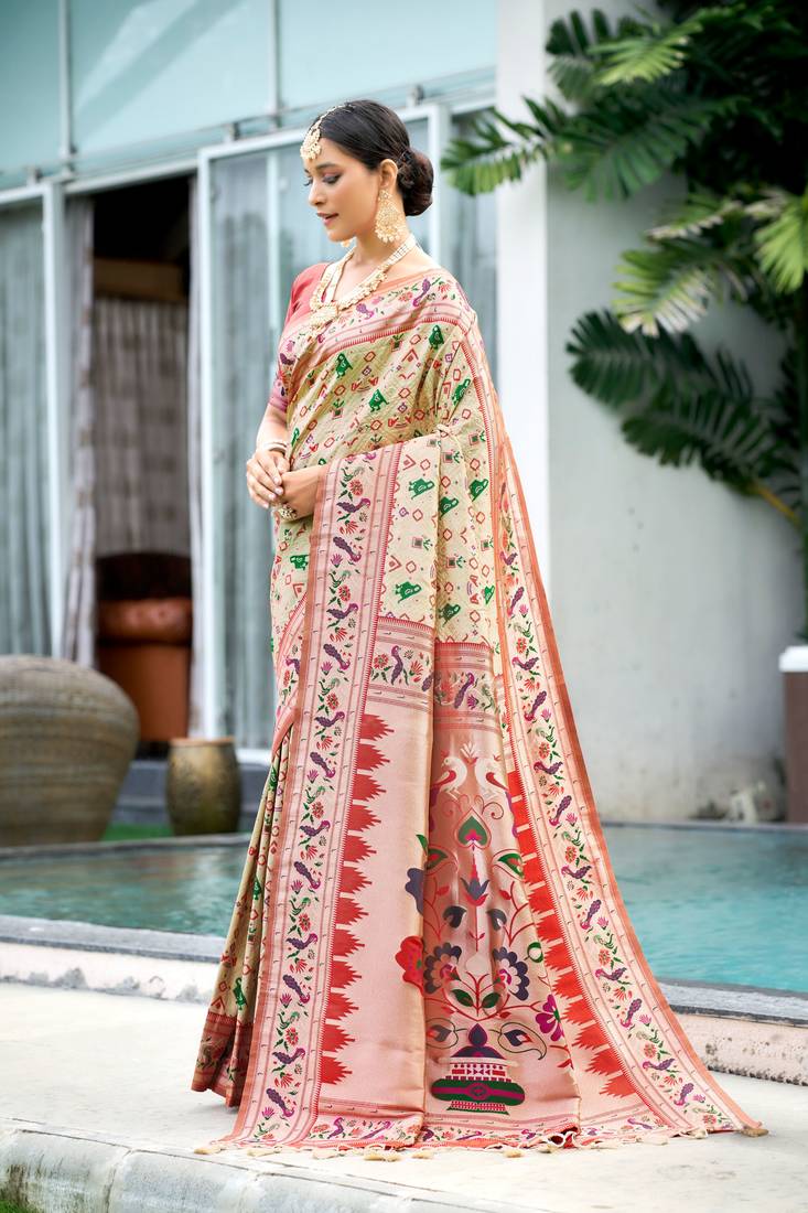 White Patola Silk Printed Heavy Rich Pallu & Border Saree With Blouse For Women