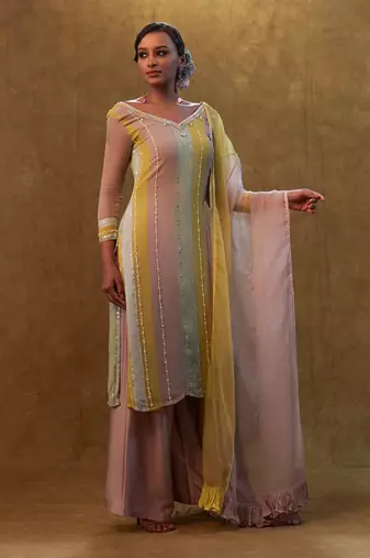 Color block kurta set paired with dupatta and pants