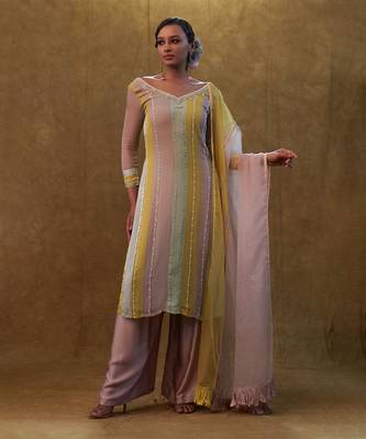 Color block kurta set paired with dupatta and pants 1