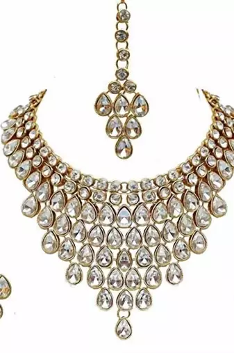 Crystal studded design choker traditional Necklace :: jewellery set with matching earrings and maang tikka
