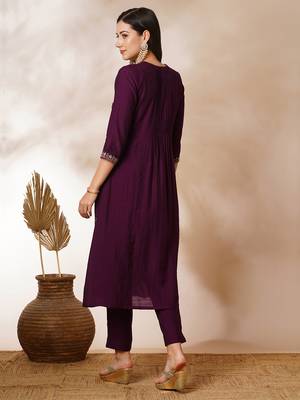 A-line pocketed silk blend kurta with zari embroidery and pleat detailing paired with lined pants. 2