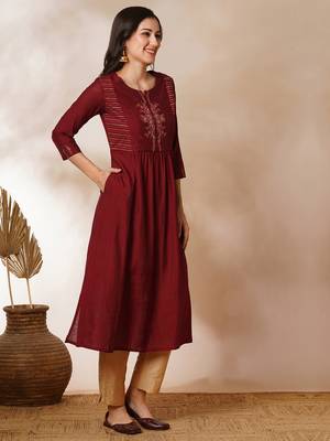 A-line gathered silk blend kurta with zari embroidery and a side pocket. 3