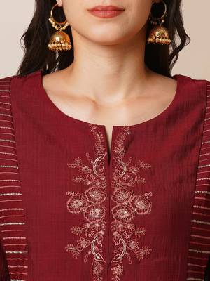 A-line gathered silk blend kurta with zari embroidery and a side pocket. 5