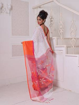 Off white matka soft saree with resham pallu 3