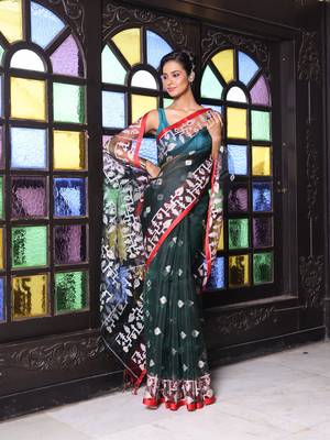 Emerald green muslin saree with jamdani designs 1