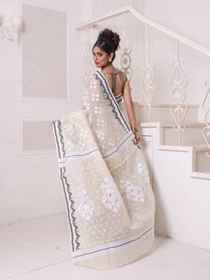 Beige cotton handwoven jamdani saree 3