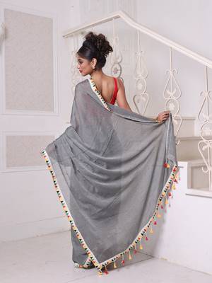 Grey mulmul cotton soft saree with patch work borders 3