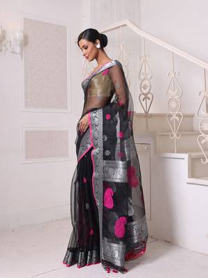 Black muslin saree with zari woven nakshi borders 2