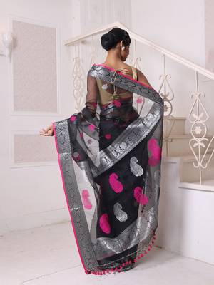 Black muslin saree with zari woven nakshi borders 3