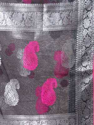 Black muslin saree with zari woven nakshi borders 4