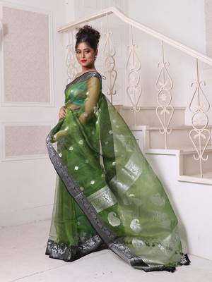 Green muslin saree with zari woven nakshi borders 2