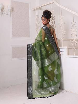 Green muslin saree with zari woven nakshi borders 3