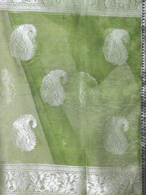 Green muslin saree with zari woven nakshi borders 4
