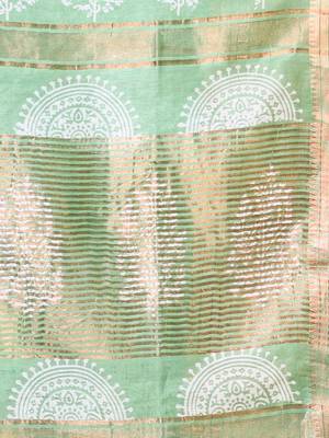 Green silk soft saree with zari borders 4