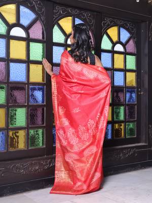 Red silk soft saree with zari borders 3
