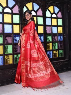 Red silk soft saree with zari borders 2