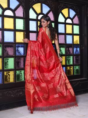 Red silk soft saree with zari borders 3