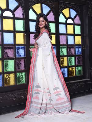 Off white cotton handwoven saree with texture borders 2