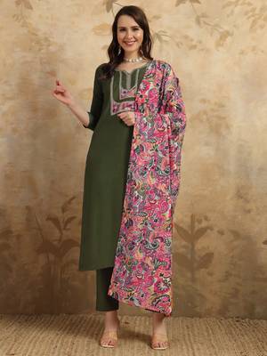 Women's Chanderi Embroidered Straight Kurta with Pant And Dupatta Set 5