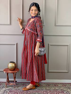 Women's Maroon Cotton Printed Straight Kurta with Pant And Dupatta Set  3
