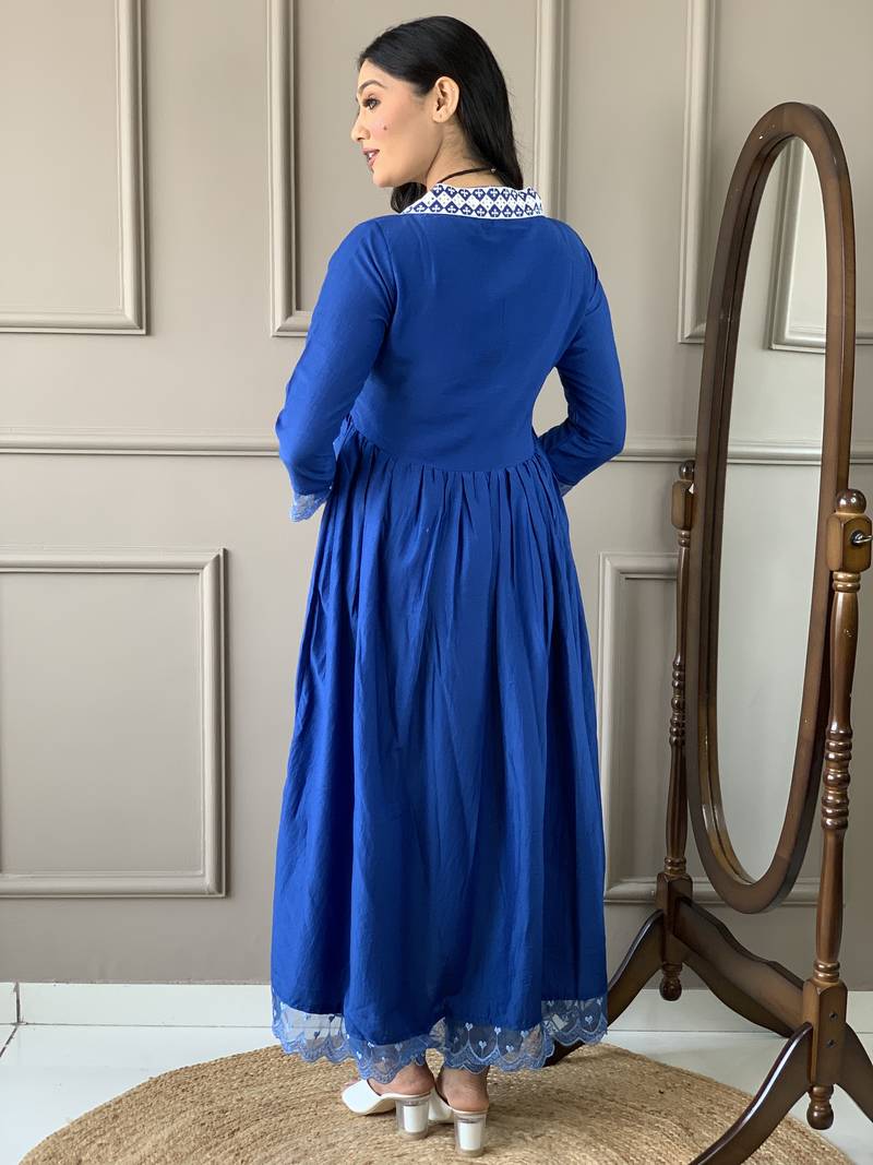 Women's Blue Silk Thread Work Straight Kurta with Pant And Dupatta Set 