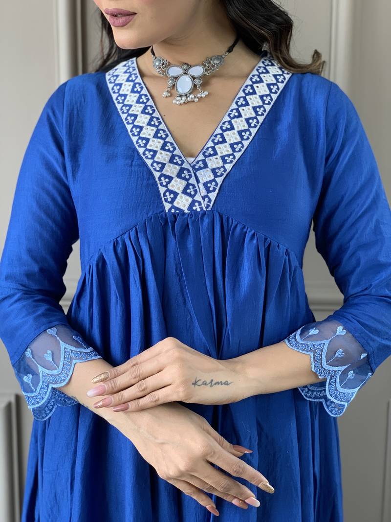 Women's Blue Silk Thread Work Straight Kurta with Pant And Dupatta Set 