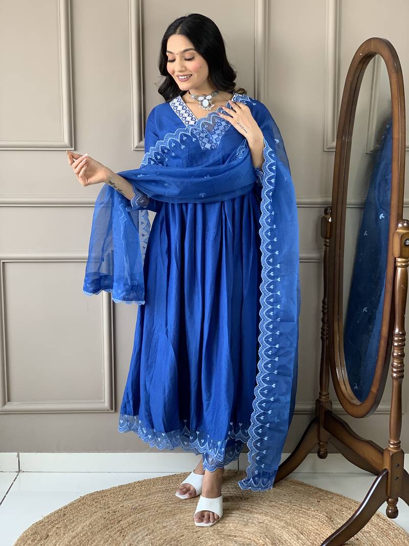 Women's Blue Silk Thread Work Straight Kurta with Pant And Dupatta Set 