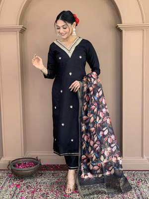 Women's Chanderi Viscose Embroidered Straight Kurta with Pant And Dupatta Set 5