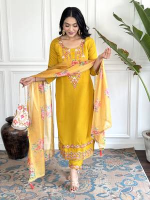 Women's Chanderi Silk Printed Straight Kurta with Pant And Printed Dupatta Set 5