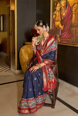 Elora pure sigma silk woven designed printed patola saree (navy blue) 2