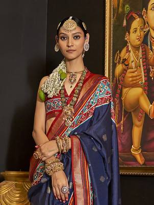 Elora pure sigma silk woven designed printed patola saree (navy blue) 3