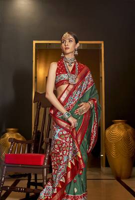 Elora pure sigma silk woven designed printed patola saree (dark green) 2