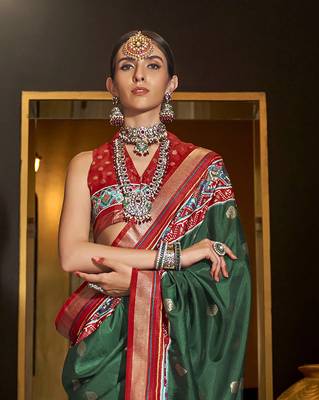 Elora pure sigma silk woven designed printed patola saree (dark green) 3
