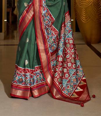 Elora pure sigma silk woven designed printed patola saree (dark green) 4