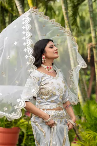 GLAMOROUS WOMEN'S GREY ZARI WITH PAPER MIRROR EMBROIDERED NET FABRIC LEHENGA CHOLI