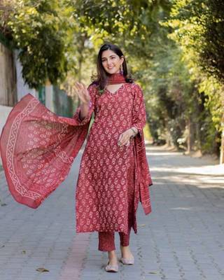 Maroon floral printed aline kurta pant with dupatta set 1