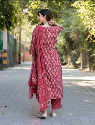 Maroon floral printed aline kurta pant with dupatta set 3