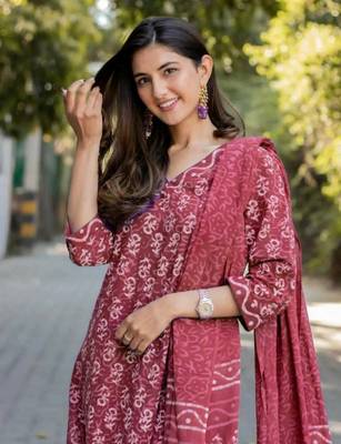 Maroon floral printed aline kurta pant with dupatta set 4