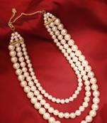 Off-White Layered Pearl Necklace     A Classic Elegance
