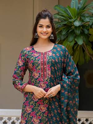 Women Green color cotton blend printed work fancy kurta bottom and dupatta set 3