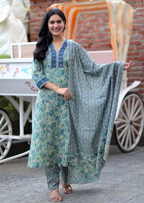 Grey Floral Indian Traditional Straight Salwar Kameez Kurti Pant Set for Women Embroidery Hand Work 1