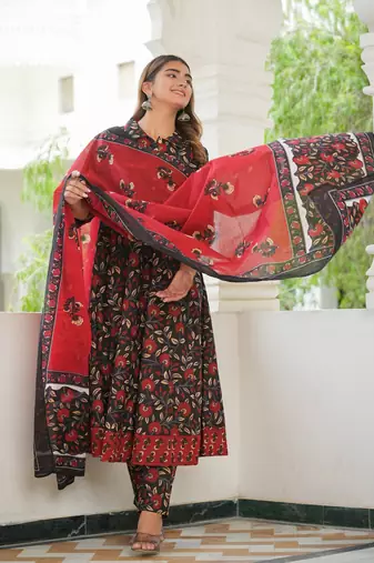  women's floral printed anarkali kurta with pants & dupatta set (black)