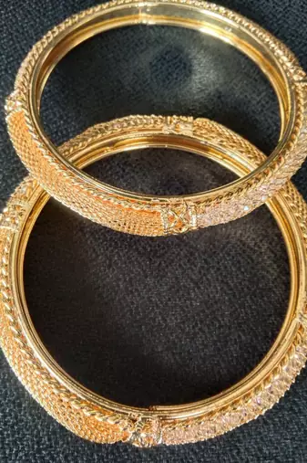 White pearls jadaoo - bangles with pink stones