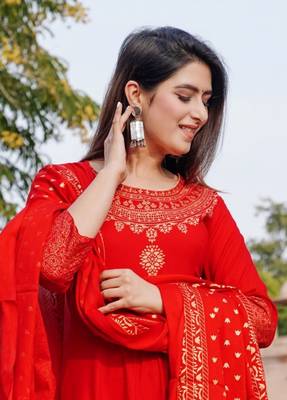 Red gold printed anarkali kurta with dupatta set 5