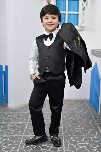 Boys full sleeves 5 piece jacquard coat suit set with bow tie - black