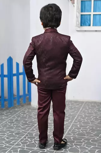 Boys full sleeves 5 piece jacquard coat suit set with bow tie - maroon