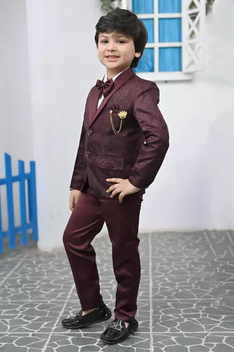 Boys full sleeves 5 piece jacquard coat suit set with bow tie - maroon