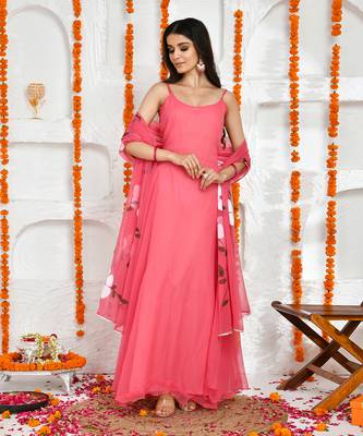 Pink georgette hand painted dupatta and  plain anarkali. 5
