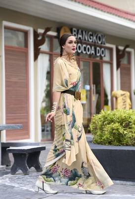 Cream designer printed georgette saree with blouse 2